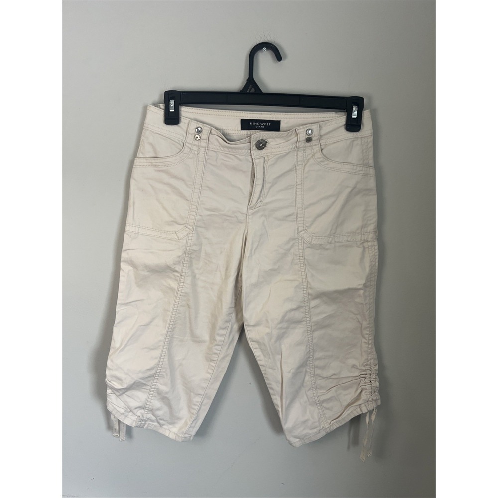 Y2K Nine West cream cargo shorts detailed stitching. Size 4/26
